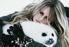 PETA rinde homenaje a Brigitte Bardot; destacan su lucha por los animales