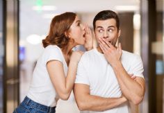 ¿Te encanta el chisme? Esto dice la ciencia sobre quienes no pueden guardarse nada