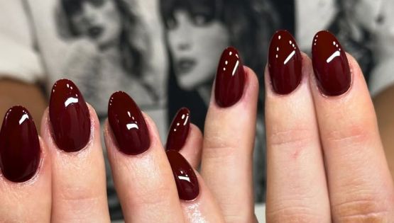 El rojo cereza conquista el otoño; el tono más elegante y versátil para uñas esta temporada