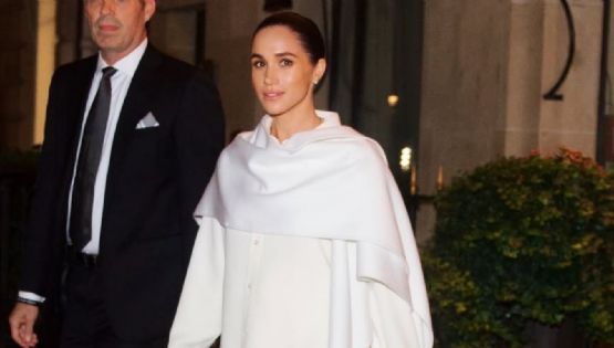 Meghan Markle enfrenta críticas por reírse tras accidente de modelo en desfile de Paris