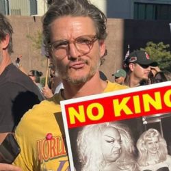 Pedro Pascal apoya a migrantes bailando en plena manifestación en Los Ángeles | VIDEO