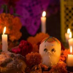 ¿Qué se celebra realmente el 1 y 2 de noviembre?; entre ofrendas, recuerdos y flores de cempasúchil