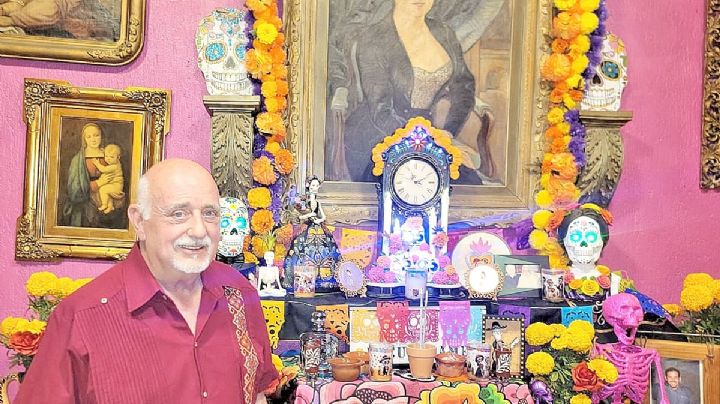 Color, símbolos y tradición: Felipe Flores Montemayor construye impresionante altar de muertos