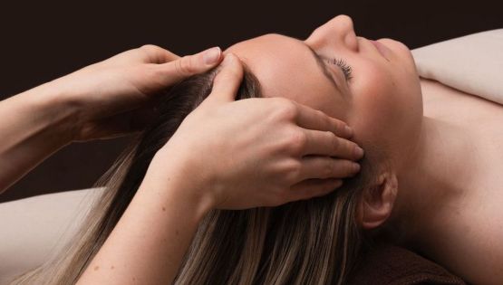 Técnica japonesa de lavado capilar: el ritual que respalda un cabello más sano
