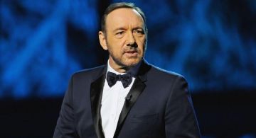 Kevin Spacey admite no tener hogar fijo; asegura que sigue tocando puertas