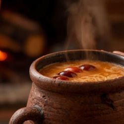 Atole de tejocote sin azúcar se vuelve favorito invernal; una opción ligera y llena de sabor