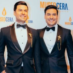 Carlos Rivera suma un nuevo reconocimiento; devela su figura en el Museo de Cera en la CDMX