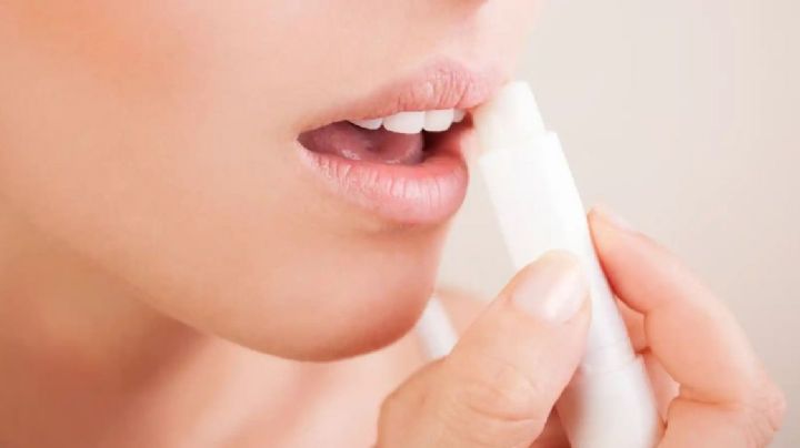 Maquillaje de labios en invierno: cómo mantener color, hidratación y estilo sin resecar