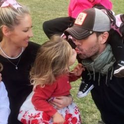 Enrique Iglesias y Anna Kournikova dan la bienvenida a su cuarto bebé; la familia sigue creciendo