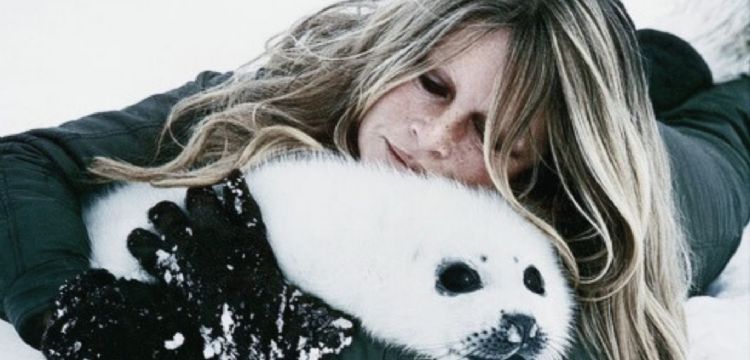 PETA rinde homenaje a Brigitte Bardot; destacan su lucha por los animales