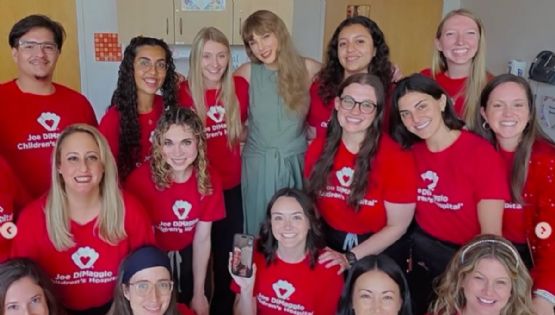 MOMENTO EXACTO en el que Taylor Swift aparece sin aviso en hospital infantil