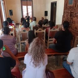 Atrapa al público charla sobre leyendas neolaredenses en la Galería Bravo
