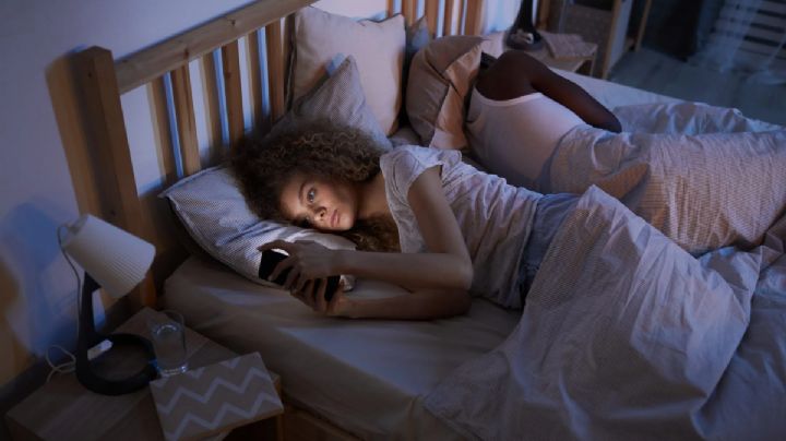 Tu celular podría estar arruinando tu sueño y ni siquiera lo sabías