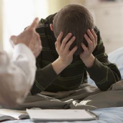 ¿Tus padres son tóxicos? Aprende a identificarlos y pon límites hoy