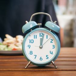 ¿Ayuno intermitente? Así funciona y estos son sus beneficios reales