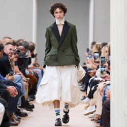 París se rinde ante el debut de Jonathan Anderson en Dior: elegancia con alma y caos calculado