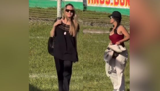 MOMENTO EXACTO en que le piden a Salma Hayek que 'saque las caguamas' durante su visita a México