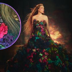 ‘Indómita’ y musa: Belinda inspira pintura de su más reciente álbum en su visita a Veracruz | VIDEO