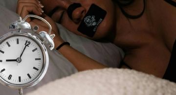 Taping y expansores nasales; qué son, cómo se usan y si realmente ayudan a dormir mejor