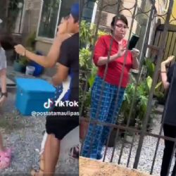 Así fue el desalojo de mujeres que invadieron casa de familia que migró a Estados Unidos | VIDEO