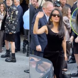 Salma Hayek deslumbra en Balenciaga durante la Semana de la Alta Costura con elegante vestido negro