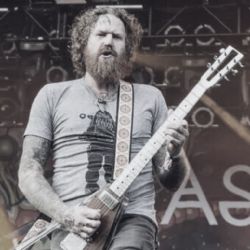 Brent Hinds, fundador y guitarrista de Mastodon, fallece a los 51 años tras accidente en moto