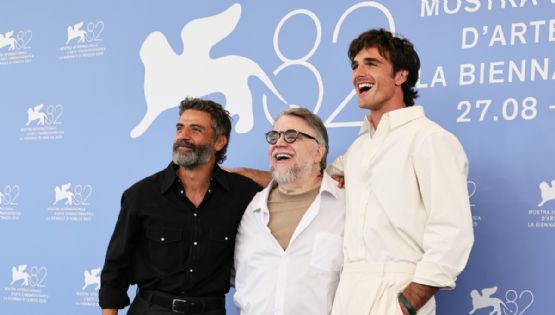 MOMENTO EXACTO en que Guillermo del Toro y su Frankestein reciben ovaciones 'eternas' en Venecia