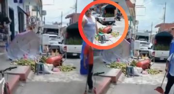 'Lady Elotes': captan a mujer destruyendo el carrito de un vendedor | VIDEO