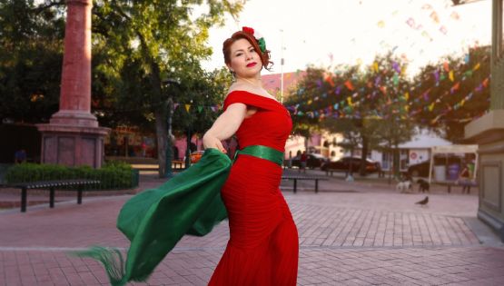 Mariana Rendón se viste de gala y celebra el Grito de Independencia