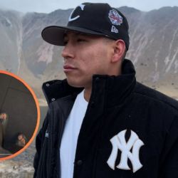 Yulay da señales de recuperación tras hospitalización y reaparece con bastón